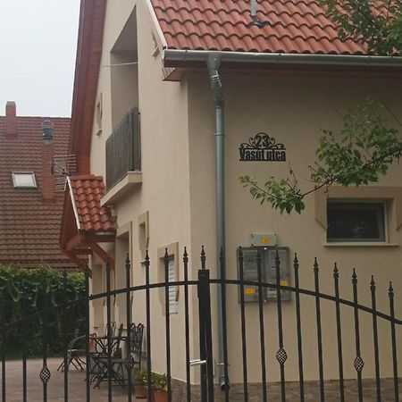 Napsugar Apartmanhaz Balatonlelle Luaran gambar