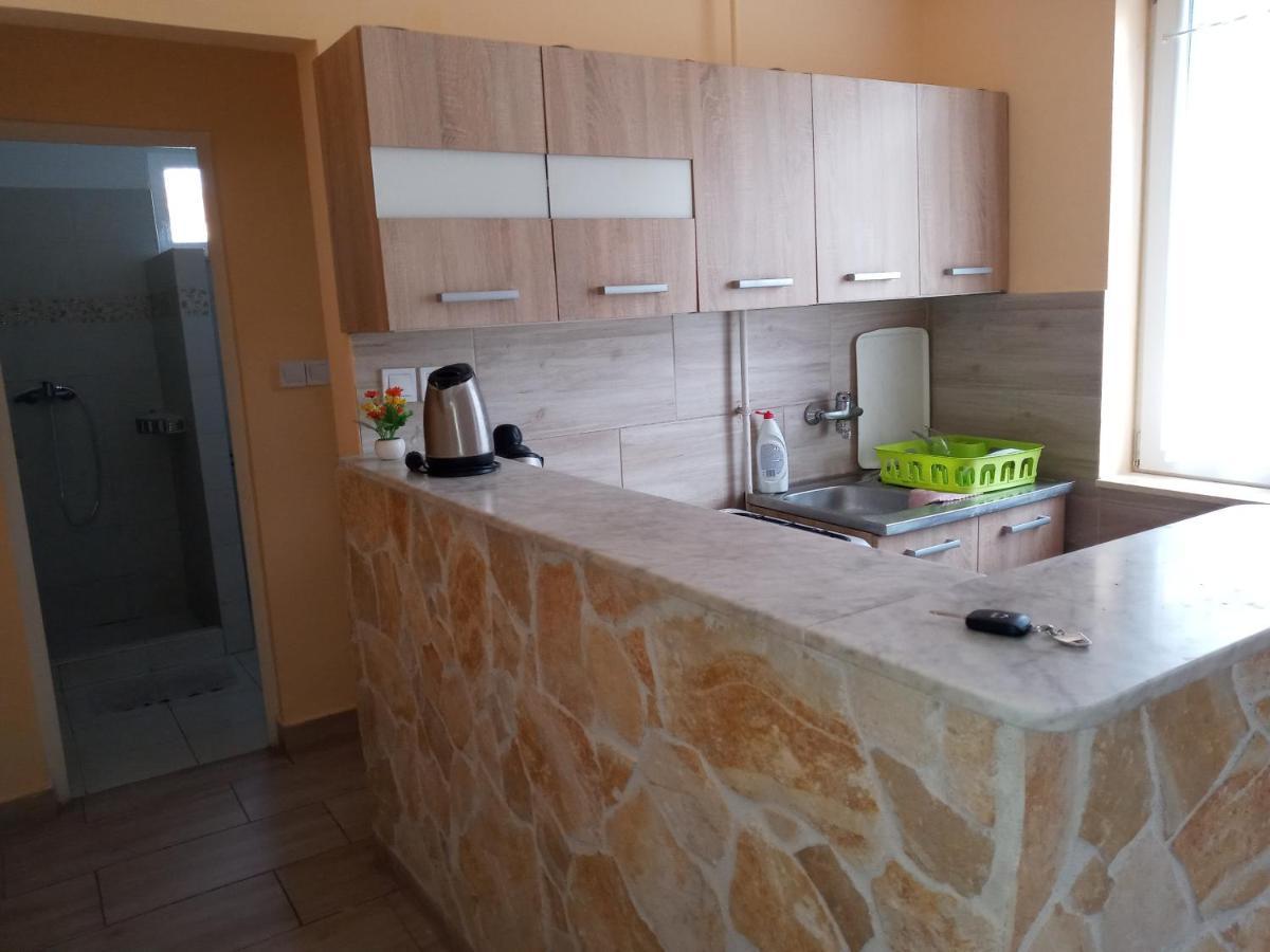 Napsugar Apartmanhaz Balatonlelle Luaran gambar